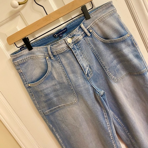 OUR REPUBLIC FOR ALL WIDE LEG FRONT POCKETS LIGHT WASH JEANS SIZE 12 LIKE NEW - Picture 10 of 16